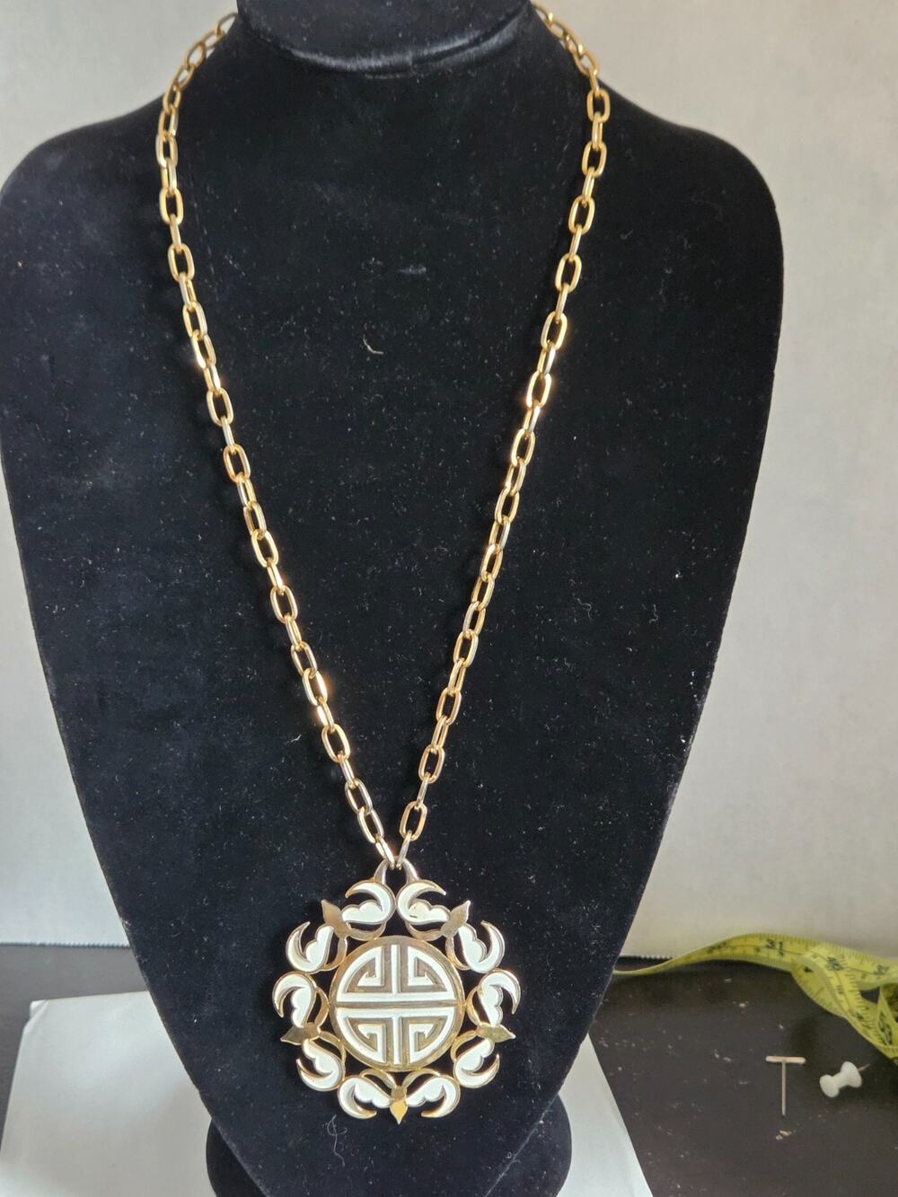 Vintage Trifari Gold Tone White Enamel Asian Pendant Necklace #AEN12